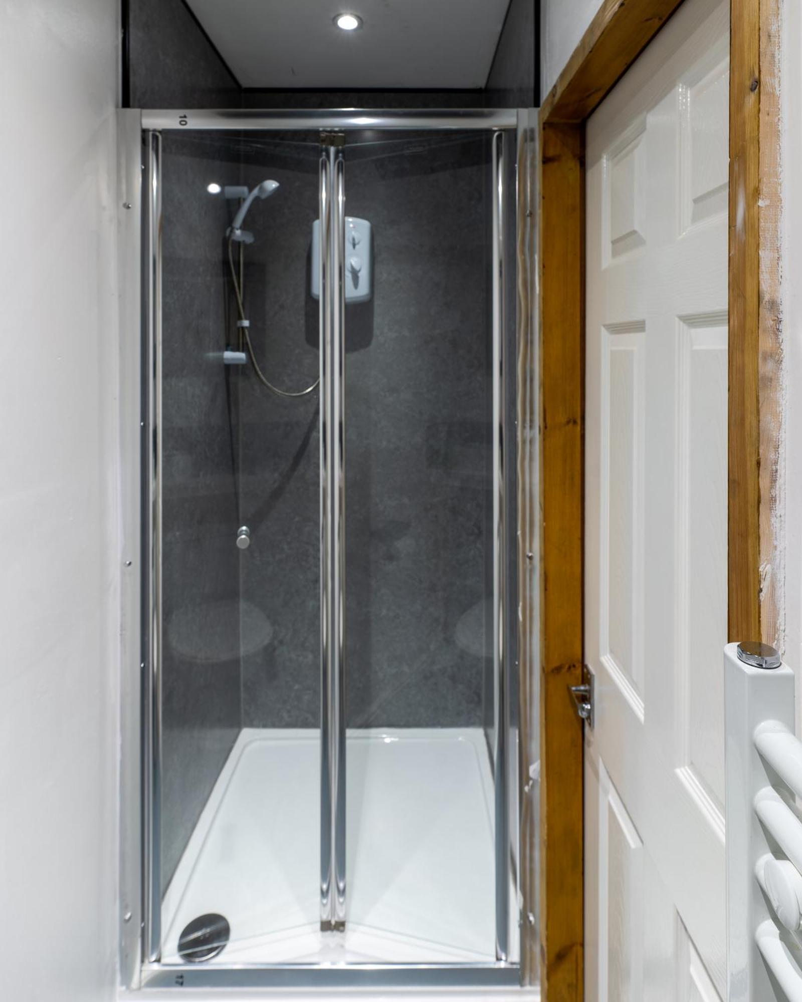 The Breckfield Aparthotel Liverpool Bagian luar foto
